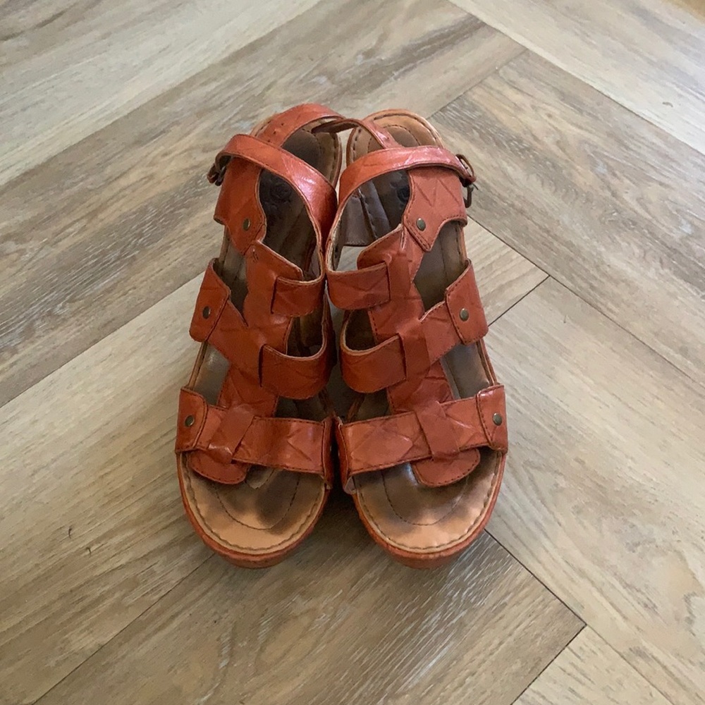Women’s BornCrown wedge Leather sandals - size 8